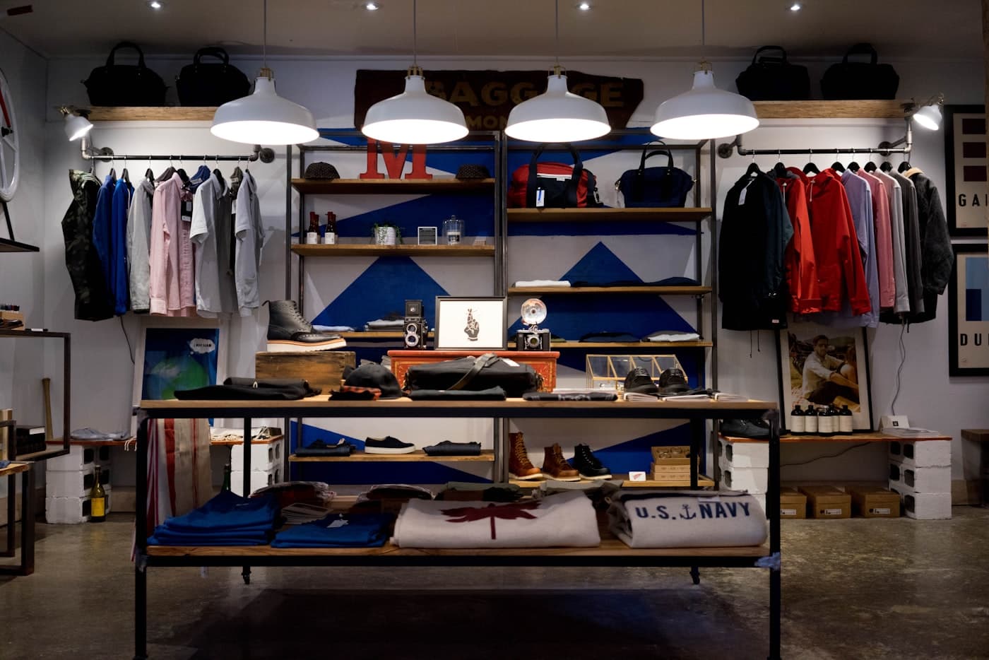 Interieur van een eigentijdse lokale winkel