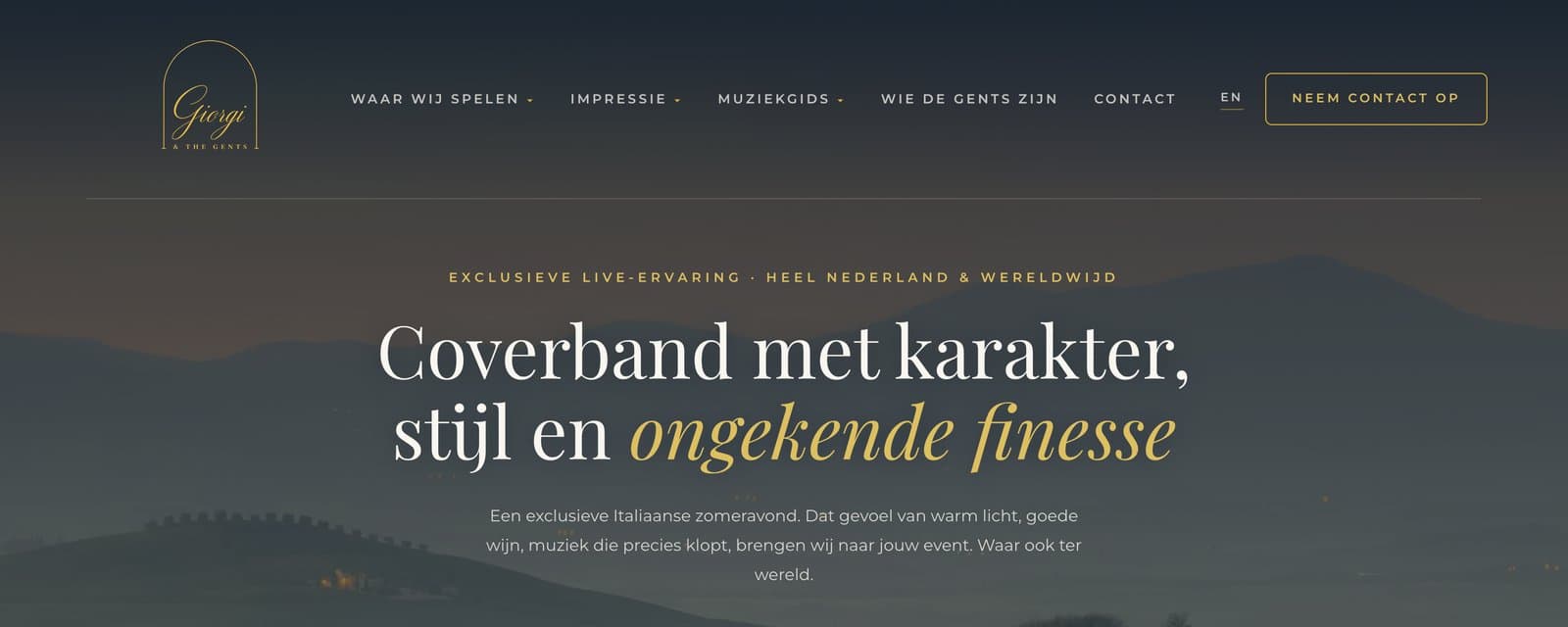 De homepage zoals hij live staat, met landschapsfoto, uitgebreide navigatie en introtekst